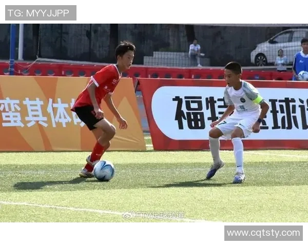 滑坡路小学的足球明星如何在绿茵场上书写青春梦想与拼搏精神