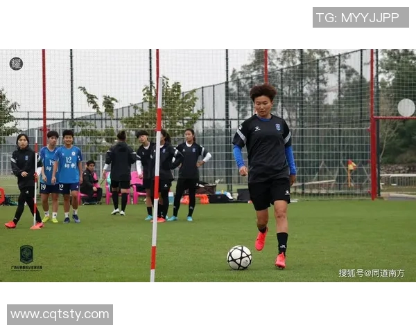 足球明星李华的生平故事与精彩瞬间全景展示 足球明星李华的生平故事与精彩瞬间全景展示