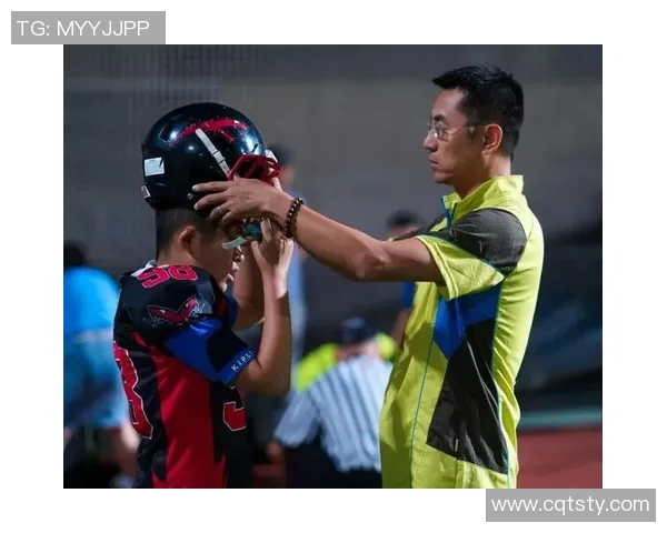 足球明星温情时刻抱着女儿接受采访展现父爱与运动精神 足球明星温情时刻抱着女儿接受采访展现父爱与运动精神